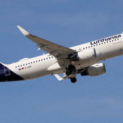 Passenger accused of stabbing two teens with metal fork during flight